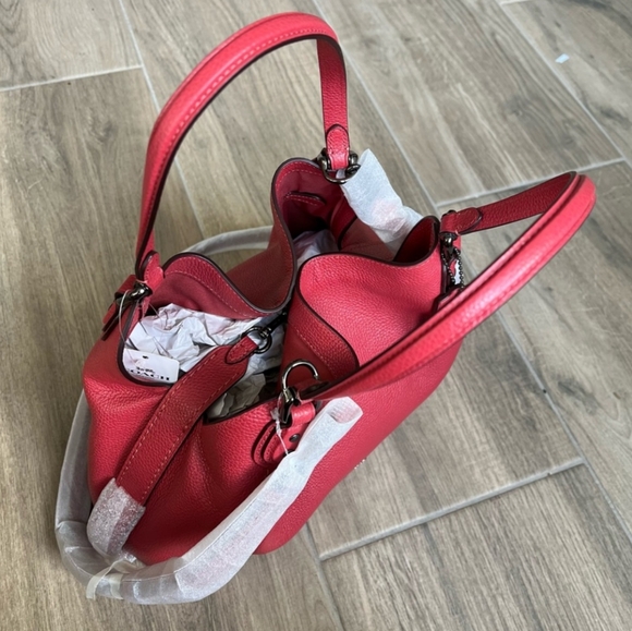 COACH NWT!! Edie 28 in Washed Red Pebble Leather Hobo Shoulder Bag # 57124 - Picture 3 of 16